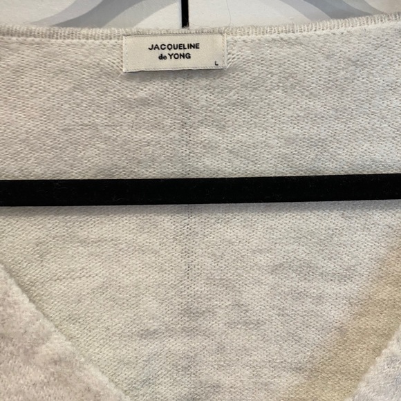 Jacqueline de Yong V-Neck Sweater in Size L - Picture 4 of 6